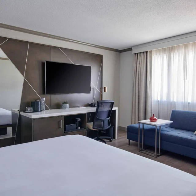 غرفة بسرير كينج أو سرير مزدوج، Detroit Marriott Troy 3/4
