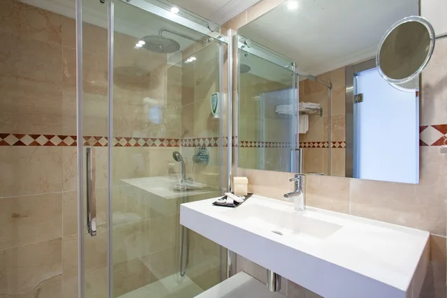 غرفة بسريرين منفصلين بإطلالة على الجبل بشرفة، Grupotel Aguait Resort & Spa - Adults Only 6/8