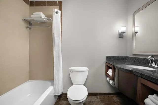 Standard, Multiple Beds، Holiday Inn & Suites Durango Downtown 3/3