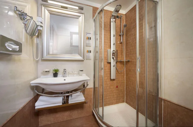غرفة ديلوكس تنفيذية بسرير كينج مع أريكة، Best Western Premier Hotel Astoria 4/4