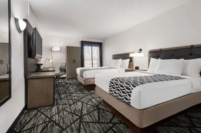 جناح بسريرين مزدوجين بغرفة نوم واحدة، La Quinta Inn & Suites by Wyndham Cleveland Airport West 1/2