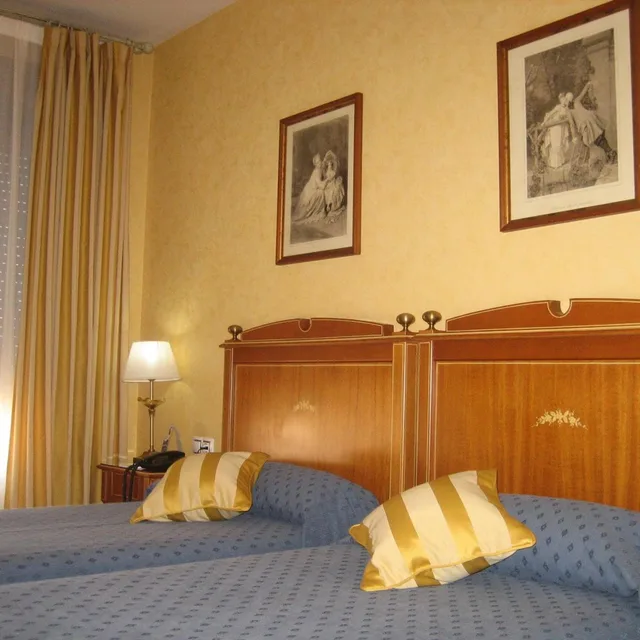 غرفة بسريرين، Hotel Santiago 1/10