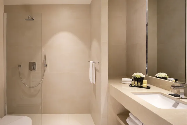 غرفة بريستيج بسرير كوين، Royal Hainaut Spa and Resort Hotel 2/2