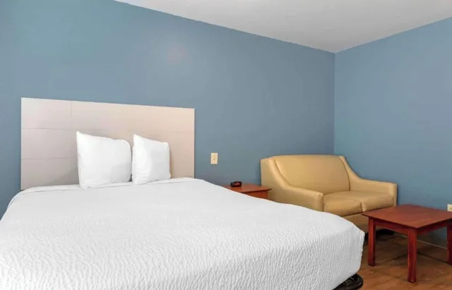 غرفة بسرير كوين بمطبخ، Studio 6 Extended Stay El Paso East TX 2/10