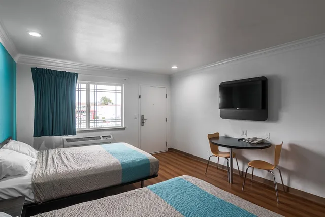 غرفة قياسية بسريرين كوين، Motel6 Norwalk, CA 1/9