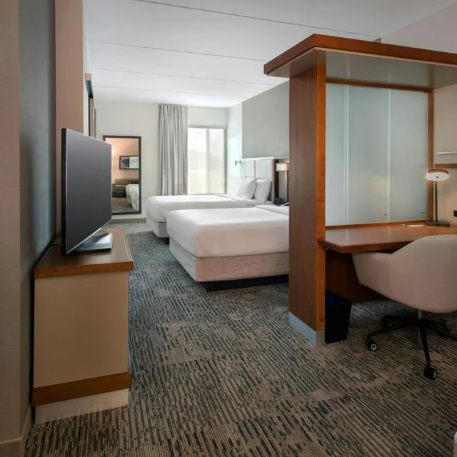 جناح بسريرين كوين مع سرير سحّاب إضافي مع أريكة، SPRINGHILL SUITES MT. LAUREL CHERRY HILL 2/5