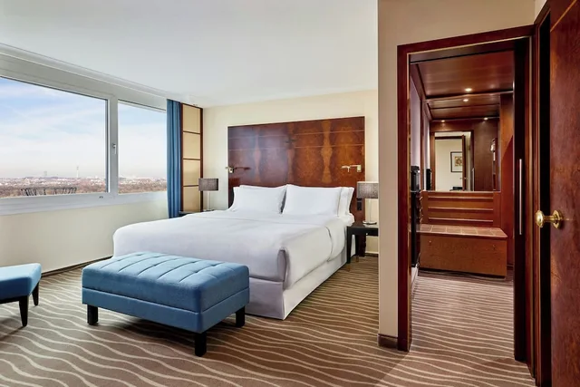1 Bedroom, Westin, Club, Suite, The Westin Grand Munich 2/5