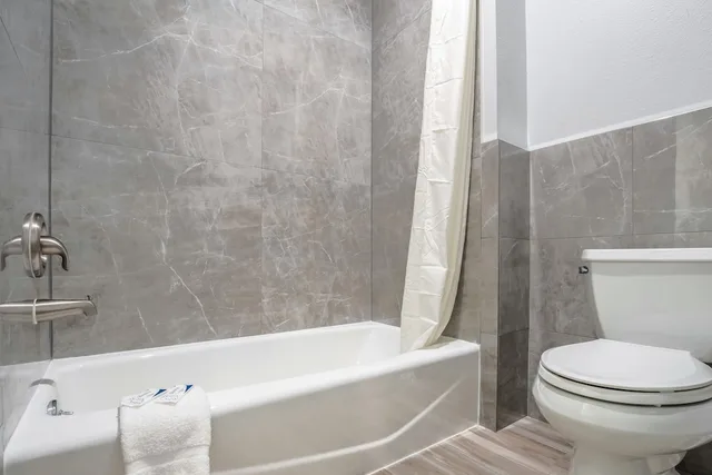 غرفة أساسية بسرير كينج، Scottish Inns and Suites Katy TX 2/2
