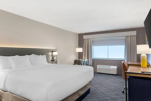 غرفة قياسية بسرير كينج، Comfort Inn Huntington Near University Area 2/5