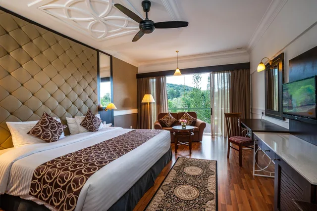 Pines, King Bed, Garden View، Century Pines Resort 1/2