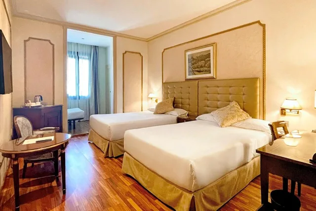 غرفة كلاسيكية ثلاثية، Roger De Lluria Hotel 5/7