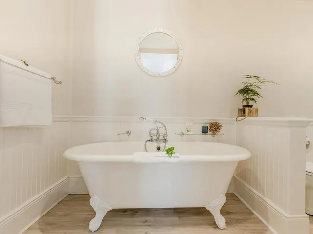 جناح فاخر بشرفة، Cottage Pie Villa by Robberg 2/2