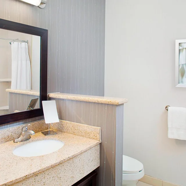 استوديو بسرير كينج بإطلالة على الفناء مع أريكة، Courtyard by Marriott San Antonio SeaWorld - Westover Hills 5/6