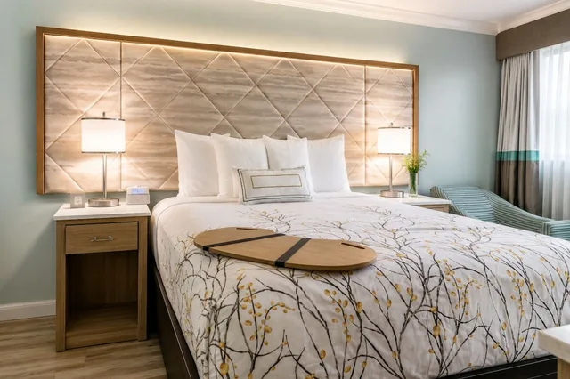 Room, Queen Bed, Sofa, Outer Banks Inn 1/10