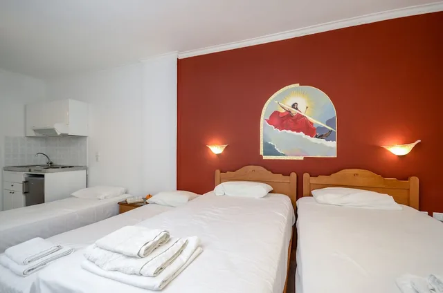 2 Bedrooms, Apartment, Single Bed, Kitchenette, Mike's Studios 1/5