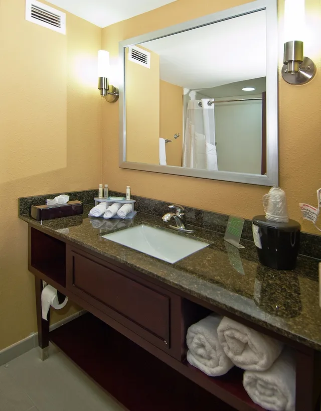 جناح بسريرين كوين، Holiday Inn Express Hotel And Suites Jackson Pearl Intl Airport 2/2