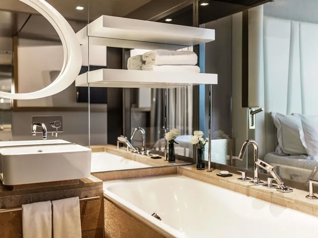 غرفة فاخرة بسريرين منفصلين، Sofitel Munich Bayerpost 7/10