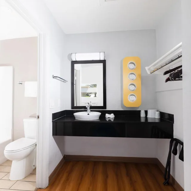 1 Full Bed - Mobil Acc Tub Nsmk Mini Fridge، Motel6 Ontario, CA - Airport 6/6