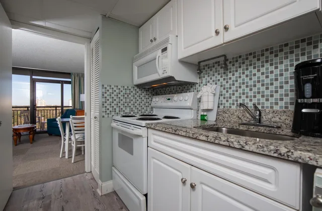 جناح بسرير كينج بإطلالة على البحر، Grande Shores Ocean Resorts Condominiums 4/5