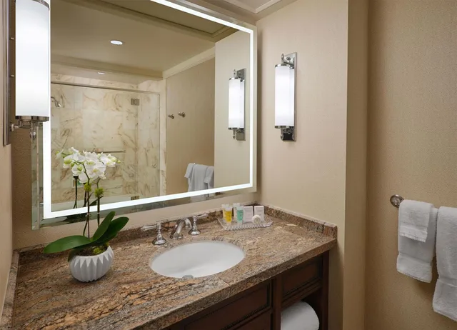 Tower, Superior, 2 Queen Beds، Little America Hotel Salt Lake City 3/5