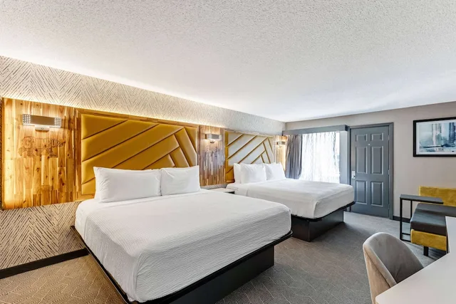 جناح بسريرين كينج بإطلالة على الجبل بحوض جاكوزي، The Wander Hotel, a Ramada by Wyndham 3/7