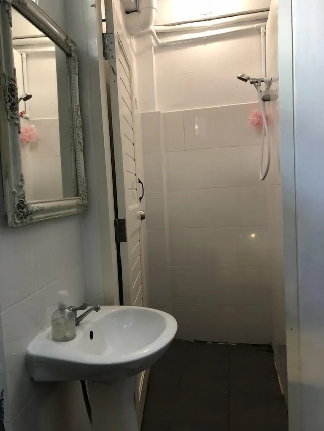 سكن مشترك مختلط، Ploy Hostel 3/3
