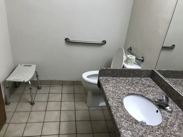 غرفة بسريرين مزدوجين لذوي الإعاقة، Econo Lodge Savannah Midtown 5/5