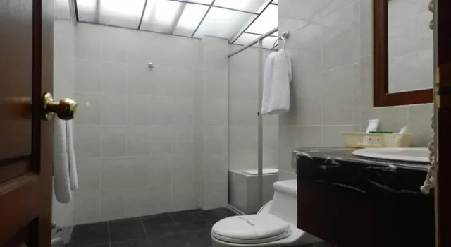 غرفة تقليدية رباعية بإطلالة على المدينة بحمام خاص، Hotel Libertador 2/2