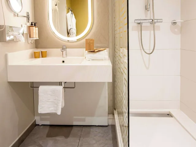 غرفة بريفيليج بسرير مزدوج، MERCURE HONFLEUR 8/10