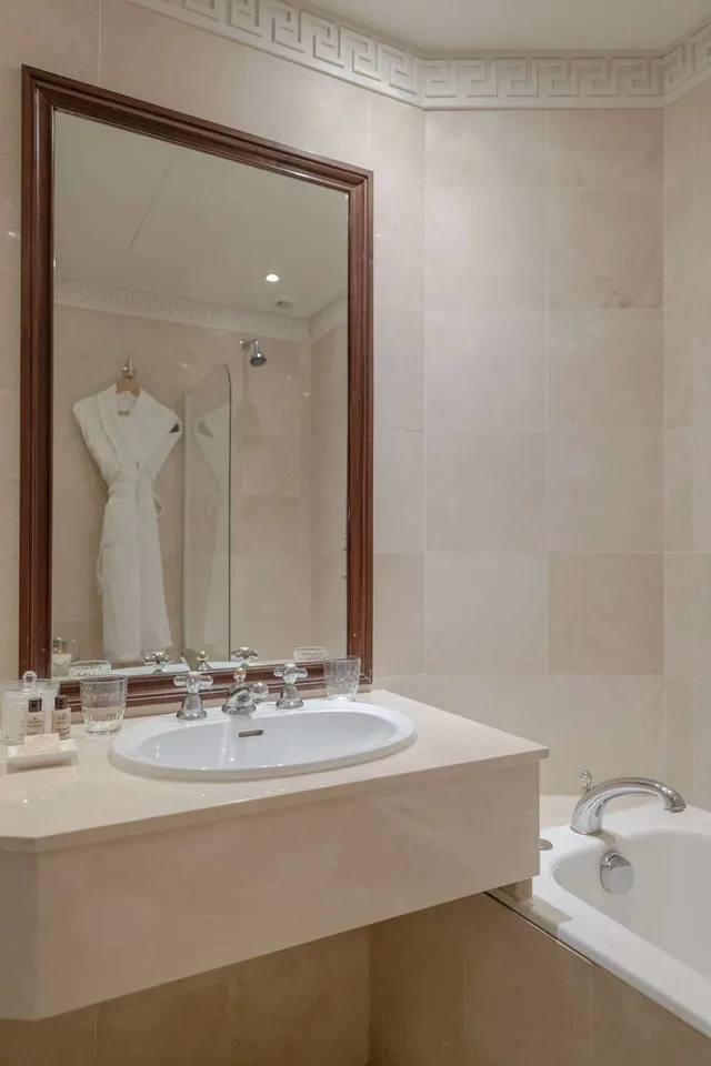 غرفة تنفيذية، Hotel Napoleon Paris 5/5