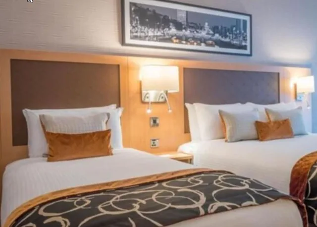 غرفة ديلوكس عائلية بسرير مزدوج وسرير فردي، Clayton Hotel Leopardstown 4/9
