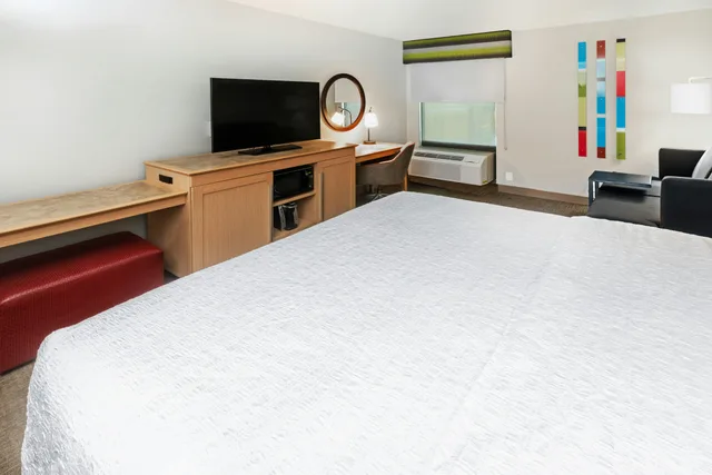 غرفة بسرير كينج مع أريكة، Hampton Inn By Hilton Sulphur Lake Charles Area 2/3