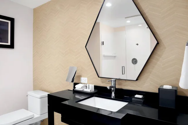 Studio, Multiple Beds، Courtyard by Marriott Boston Downtown/North Station 2/2