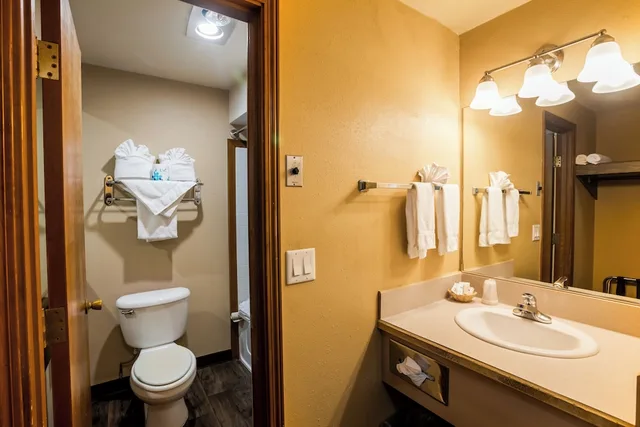 غرفة مفردة بسرير كوين بدون إطلالة، Ebb Tide Oceanfront Inn 4/4