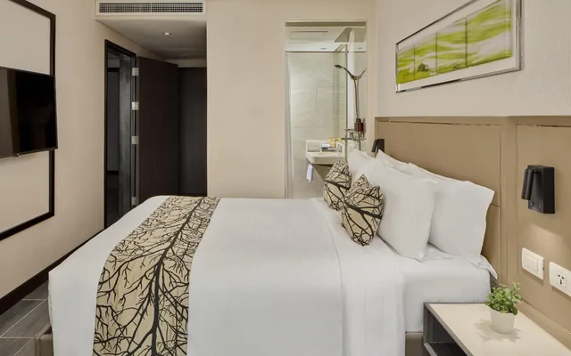 جناح بسرير كينج بغرفة نوم واحدة بمنطقة جلوس، Belmont Hotel Manila 3/7