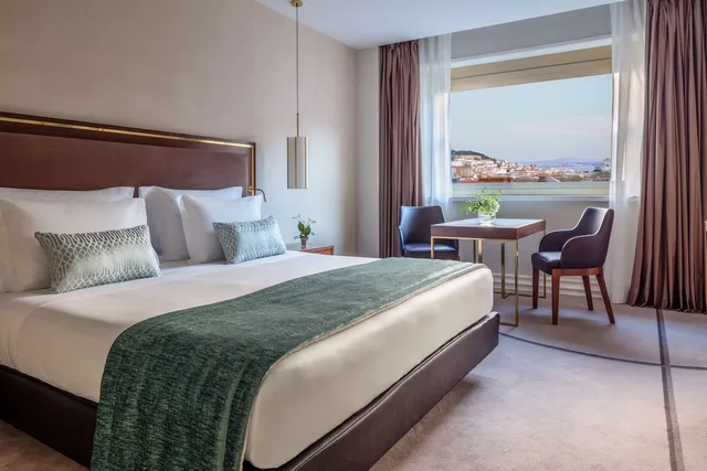 غرفة ديلوكس بسرير مزدوج بإطلالة على المدينة، Tivoli Avenida Liberdade the Leading Hotels of the World 3/8