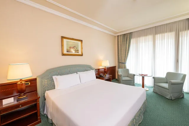 غرفة سوبيريور بسرير مزدوج أو سريرين منفصلين، Royal Hotel Carlton 1/2