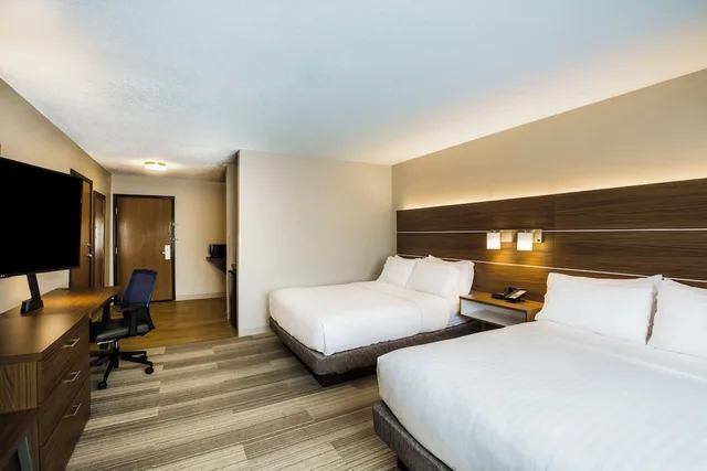 غرفة قياسية بسريرين كوين، Holiday Inn Express Hotel & Suites Bellevue-Omaha Area 1/5
