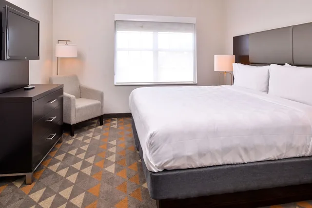 غرفة قياسية بسرير كينج لذوي الإعاقة، Holiday Inn Express Hotel And Suites Dallas Addison 3/6