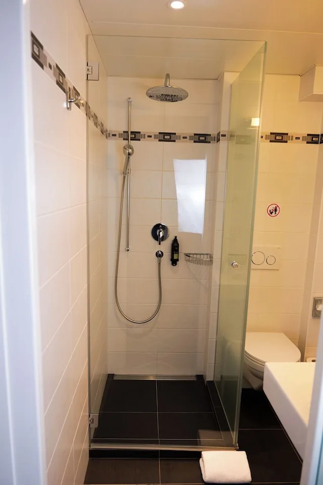 2 Bedrooms, Family, Twin Beds, Queen Bed, 2 Bathrooms, Sofa, Eden Hotel 4/4