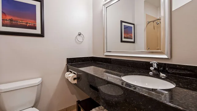 غرفة قياسية بسريرين مزدوجين، Best Western Plus Hotel at the Convention Center 6/9