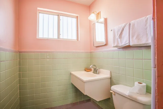 غرفة بسرير كوين للمدخنين، Sands Motel By OYO El Paso near Airport 5/5