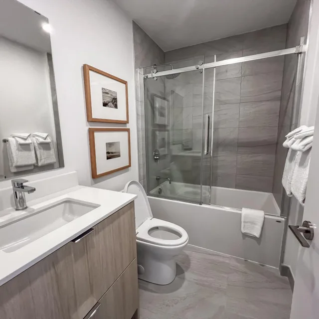 جناح بسرير كوين، Muskoka Bay Resort 2/2