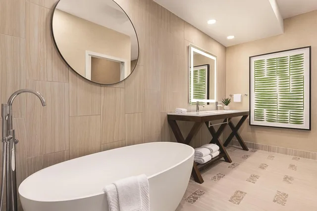 Presidential, Suite, King Bed, 2 Queen Beds, Resort View, Sofa، Zachari Dunes on Mandalay Beach, Curio Collection by Hilton 5/5