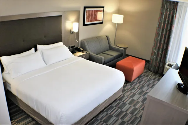 جناح بسرير كينج، Holiday Inn Express Woodstock-Shenandoah Valley 1/2