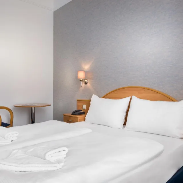 غرفة قياسية بسرير كوين، Hotel Golden Park Budapest 5/10
