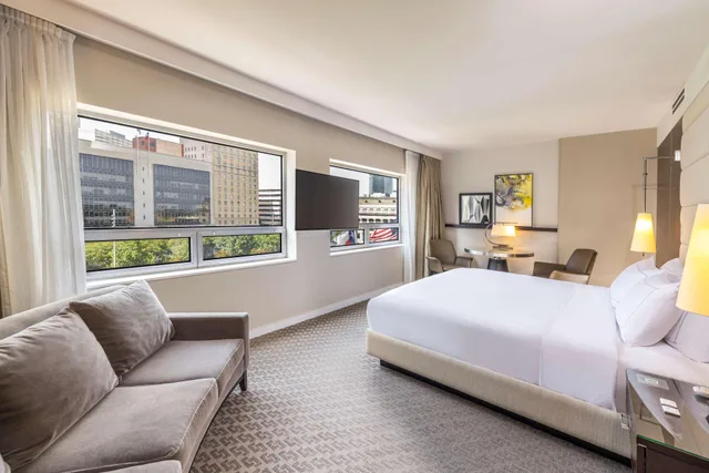 غرفة بسرير مزدوج لذوي الإعاقة، The Statler Dallas Curio Collection By Hilton 1/4