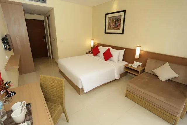غرفة ديلوكس بسرير مزدوج بإطلالة على المسبح في طابق مرتفع، Grand La Walon Hotel 8/10