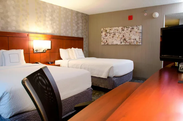 Room, 2 Queen Beds, Courtyard By Marriott Waterbury Downtown 1/2