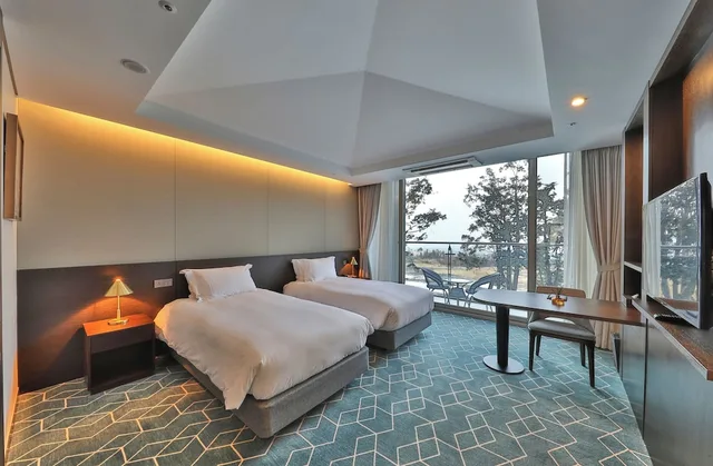 غرفة عائلية بسريرين منفصلين وسرير مزدوج وسرير فردي، Camphortree Hotel And Resort 2/3